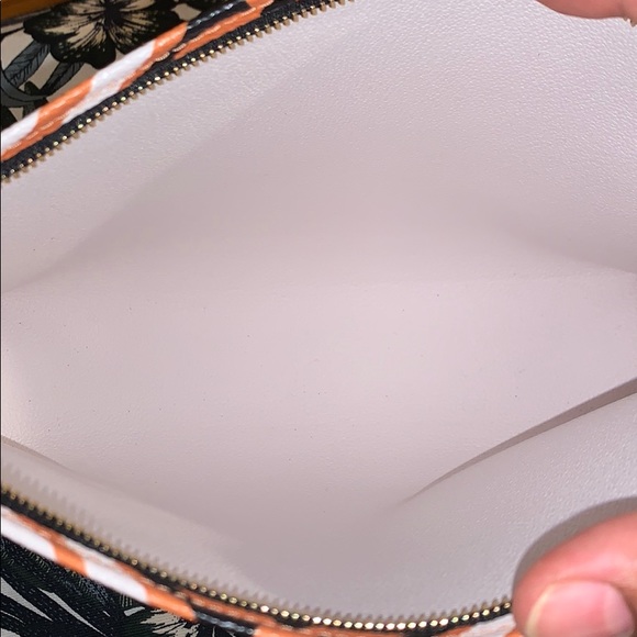 Louis Vuitton Crafty Toiletry 26 - Picture 6 of 16